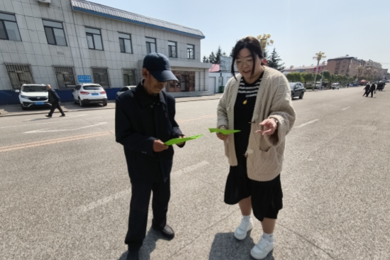 “典”亮綠色林海  法治護(hù)航生態(tài)營(yíng)林處多措并舉開(kāi)展民法典宣傳活動(dòng)（1）.jpg